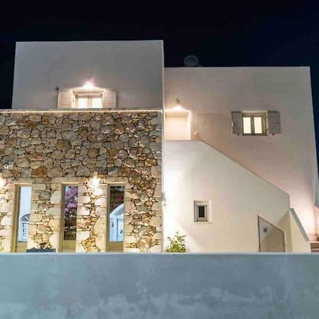 In The Heart Of Fira & Free Pool - Nychteri Suite エクステリア 写真