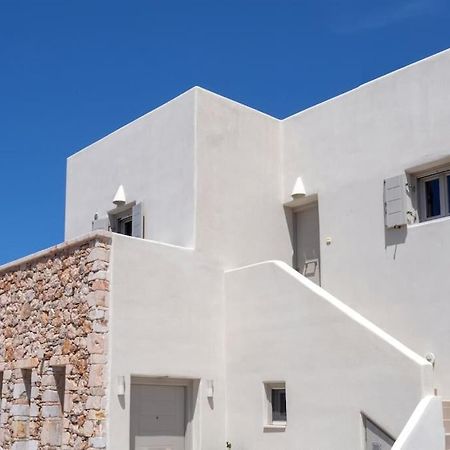 In The Heart Of Fira & Free Pool - Nychteri Suite エクステリア 写真